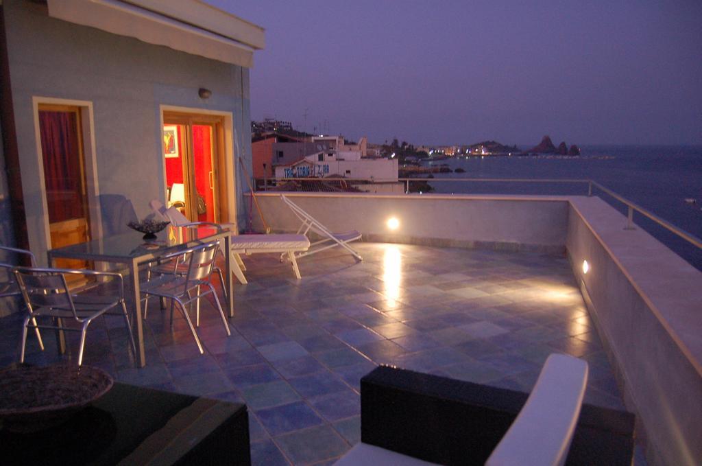 Bed and Breakfast La Terrazza Sul Mare Aci Castello Habitación foto