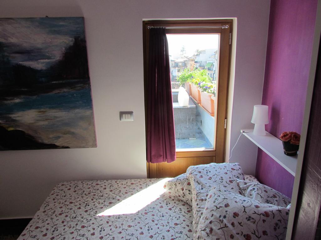 Bed and Breakfast La Terrazza Sul Mare Aci Castello Exterior foto
