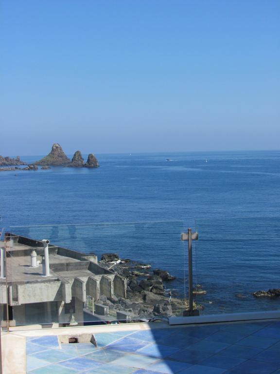 Bed and Breakfast La Terrazza Sul Mare Aci Castello Exterior foto